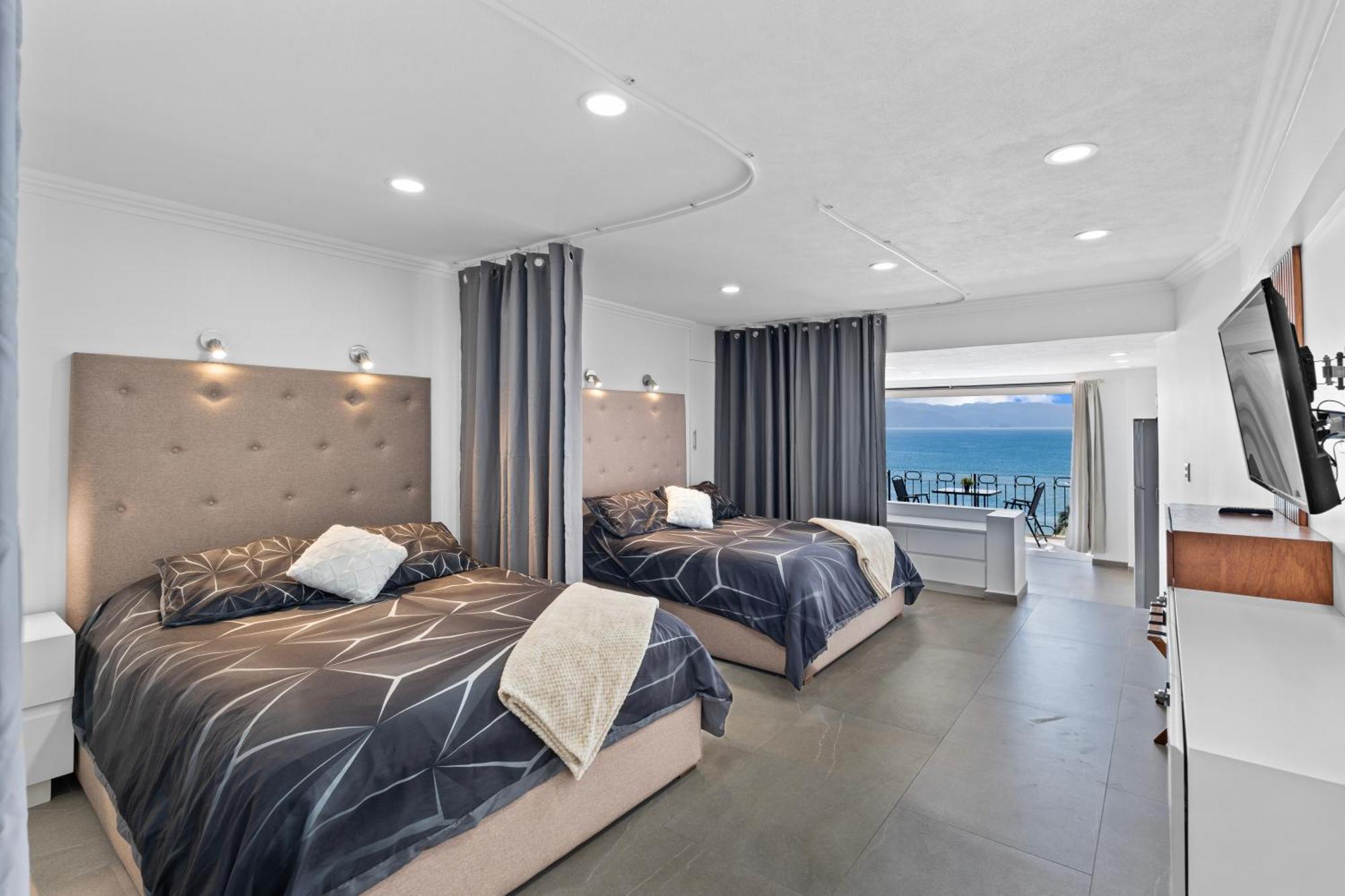 Luxury Condo Just Steps Away From The Beach! Пуэрто-Вальярта Экстерьер фото